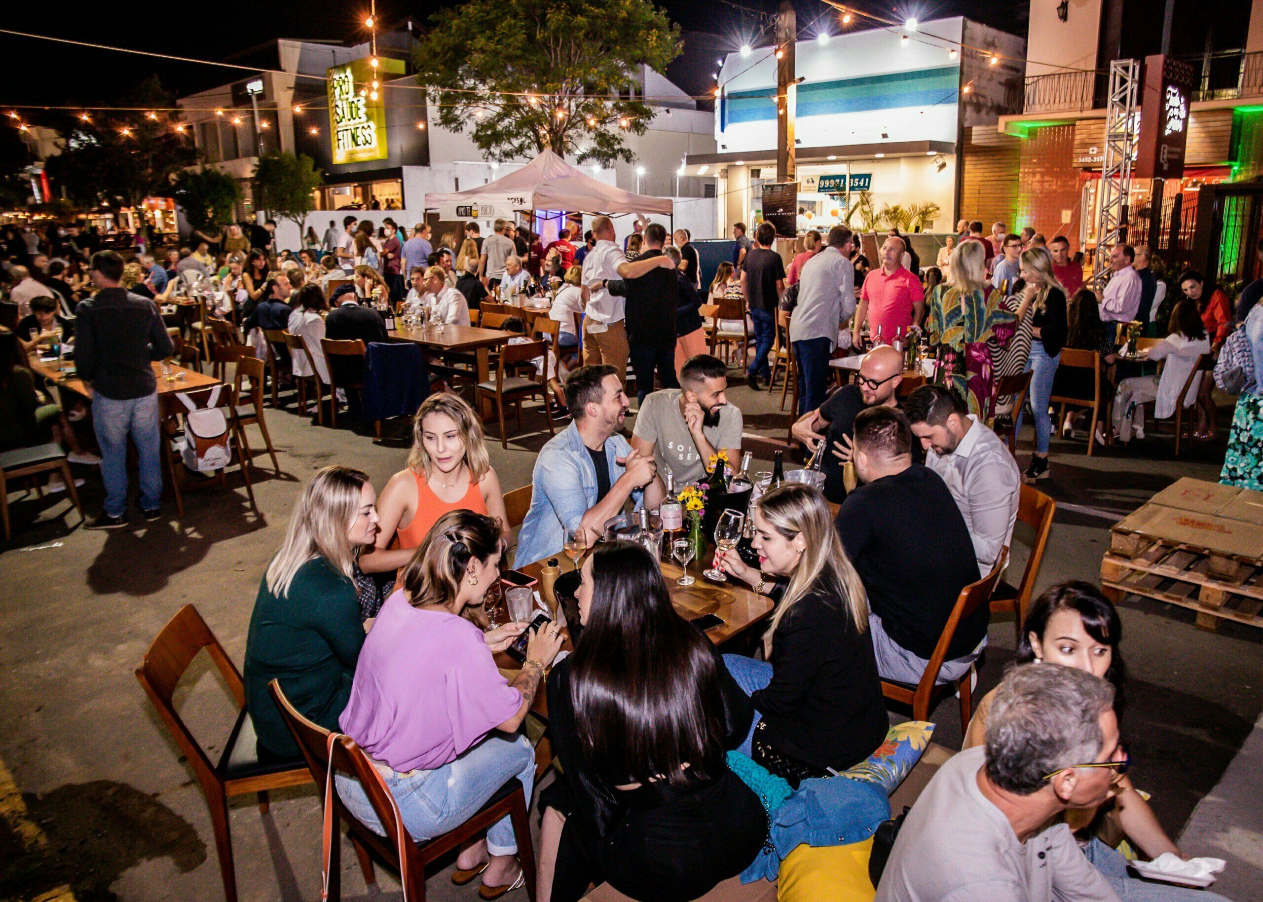 Jantar Sob as Estrelas chega com muita música e novidades - SEGH Região Uva  e Vinho