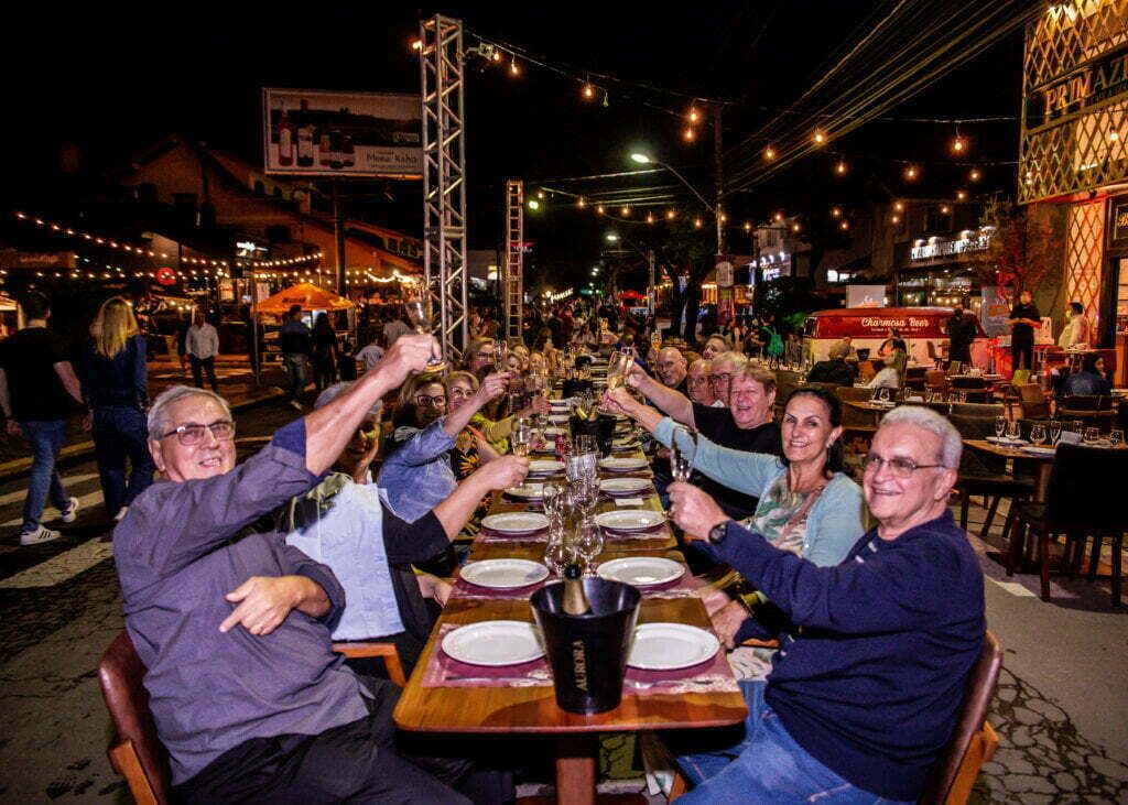 Jantar Sob as Estrelas chega com muita música e novidades - SEGH Região Uva  e Vinho