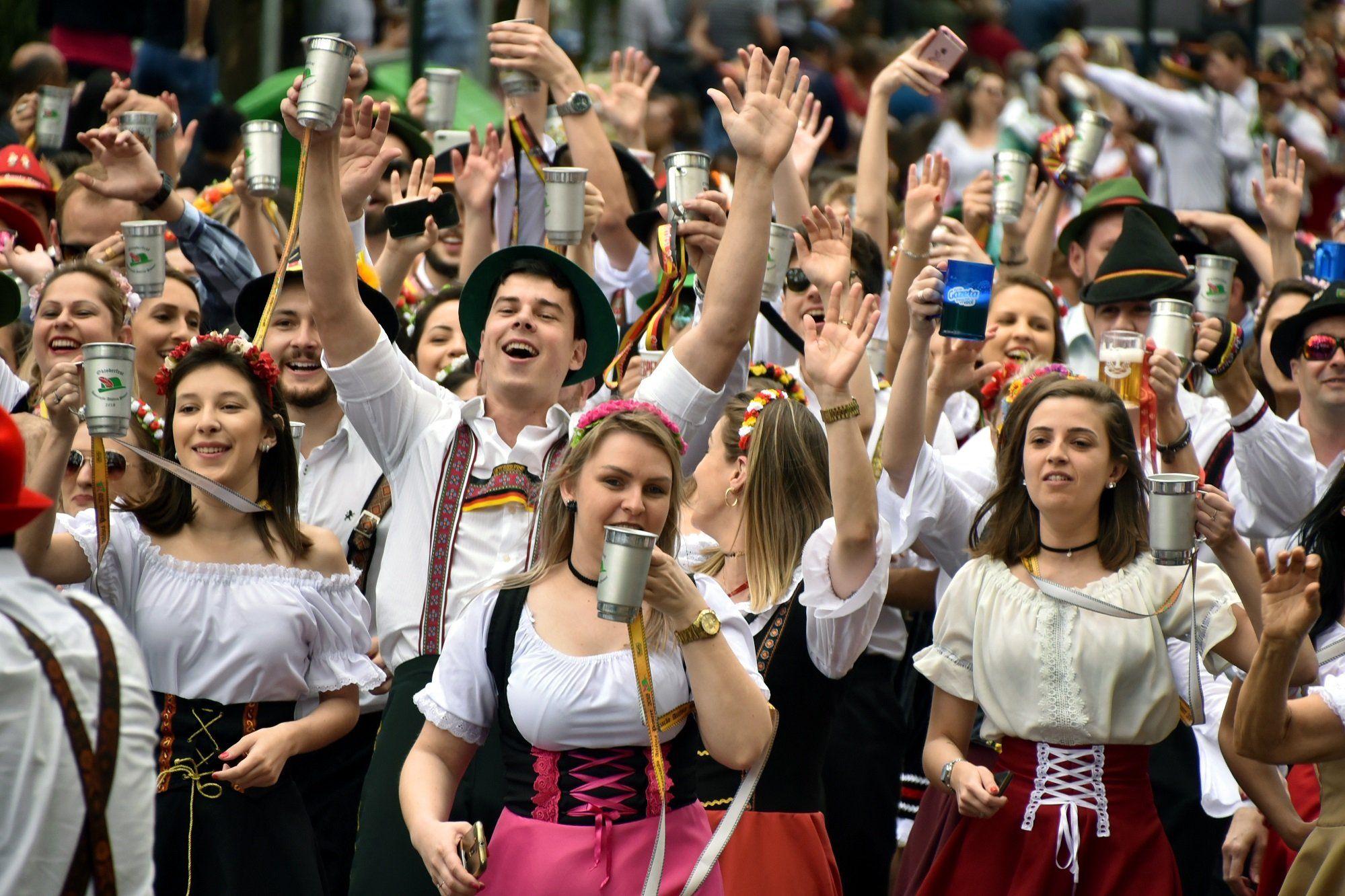 37ª Oktoberfest de Santa Cruz terá três desfiles temáticos Expansão