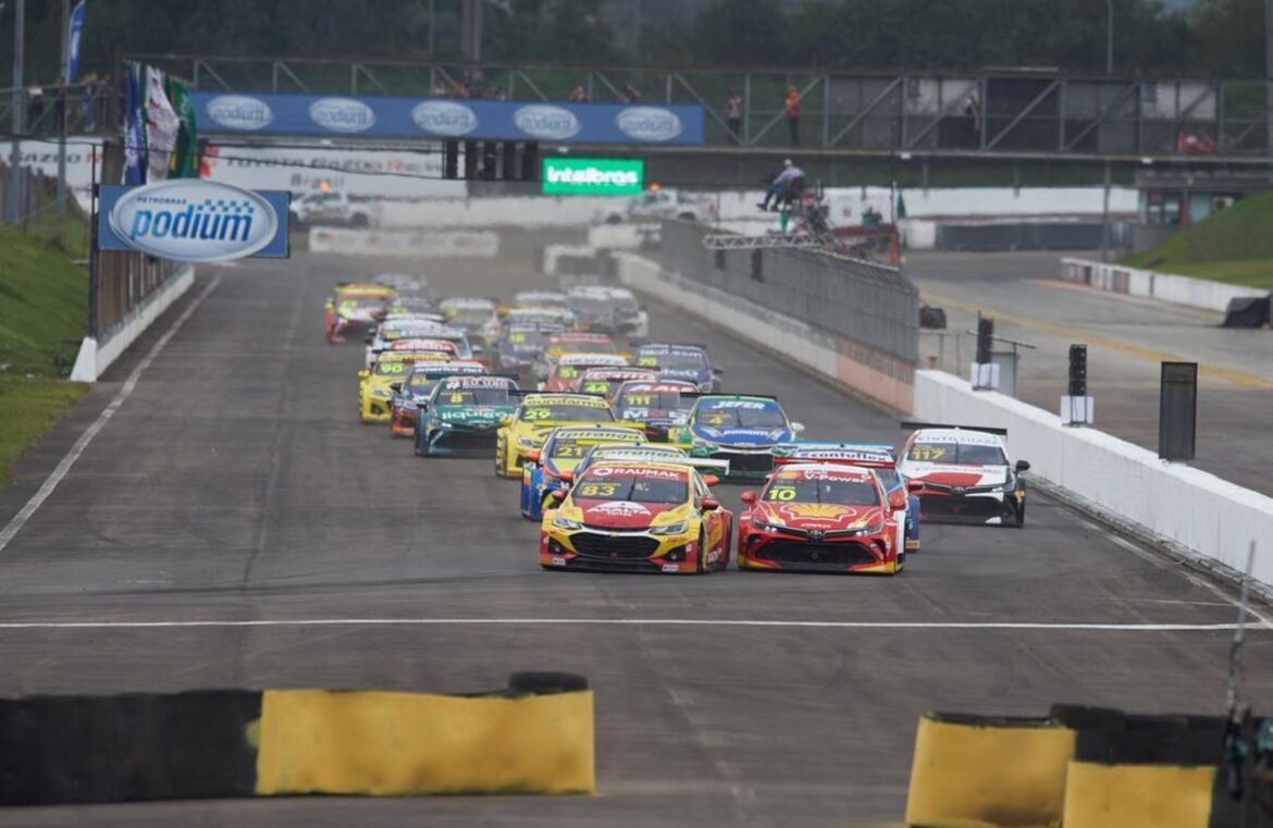 Após pódio na TC2000, Nelson Piquet Jr volta a acelerar na Stock