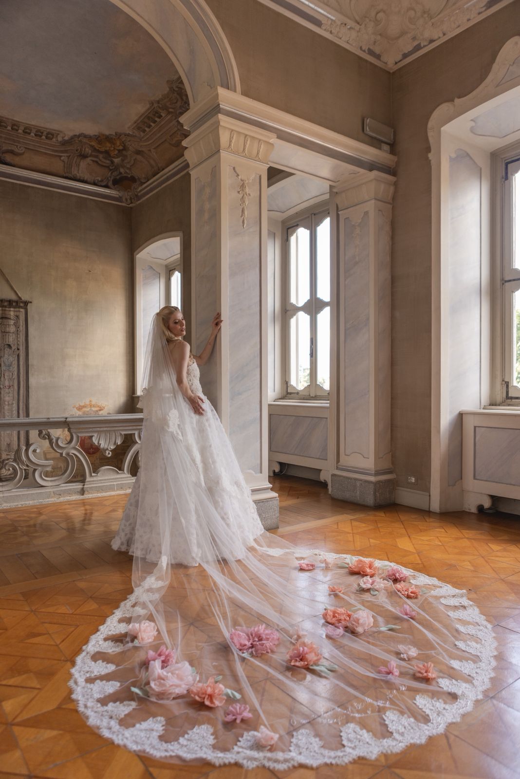 Estilista gaúcha transforma o próprio casamento em manifesto de moda autoral Vertical 912